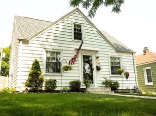 7716 Livingston Ave, Wauwatosa, WI 53213