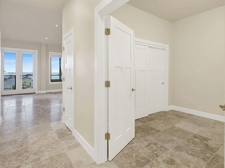 1203 W Holly St — Photo 23