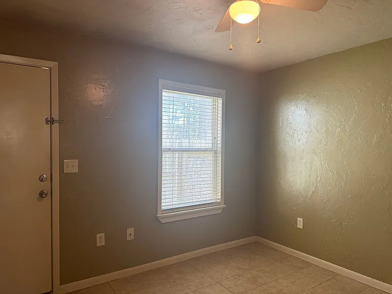 570 W Sterling Price St — Photo 10
