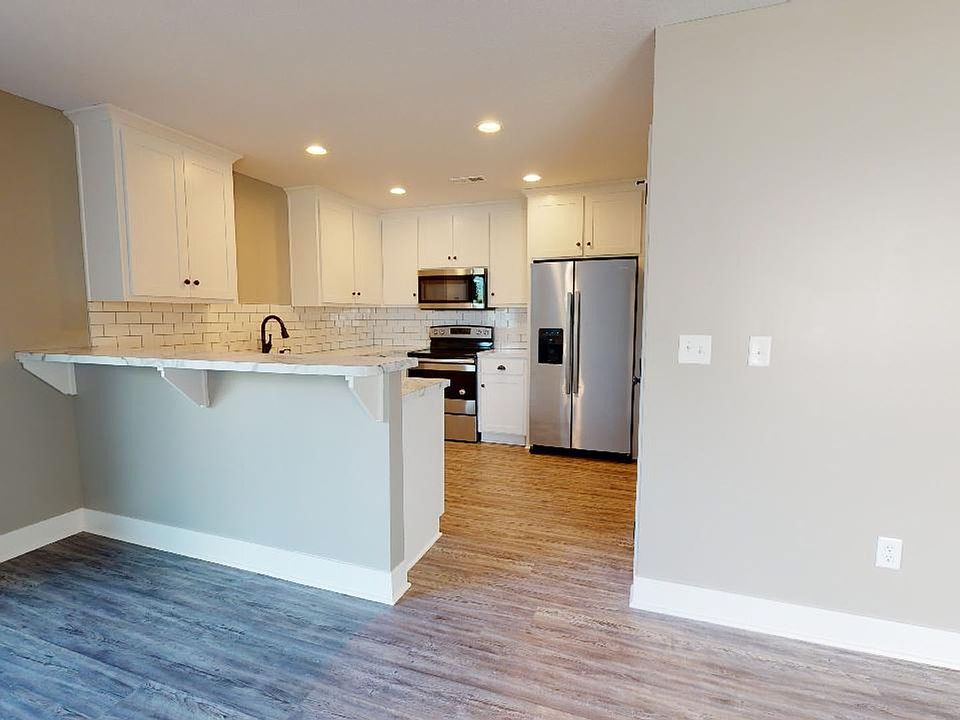 1st image of 11835-11837 Ridgeway Dr