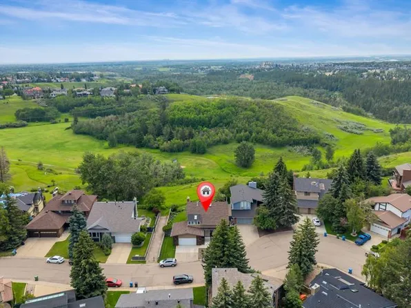 24 NW Woodgrove Cres SW, Calgary, AB T2W 3Z1