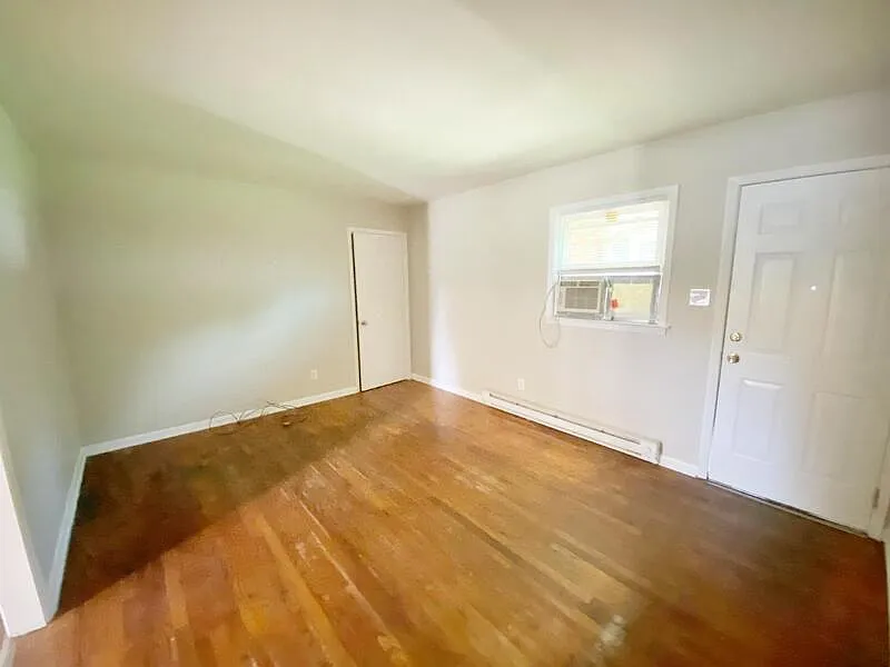 2 bed, 1.0 bath, 780 sqft, $1,100 — Photo 2