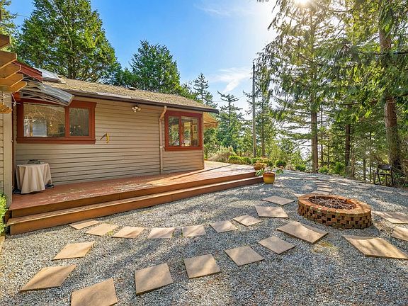 3rd image of 1309 Oceanview Rd