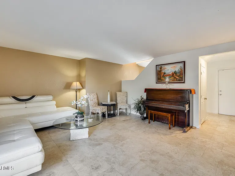 2022 E Wahalla Ln — Photo 8