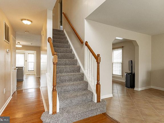 3rd image of 12 Fulton Dr