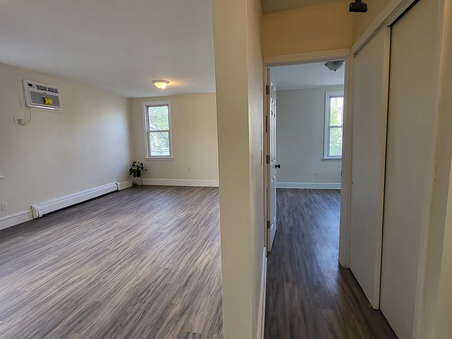 2 bed, 1000 sqft, $2,500 — Photo 4