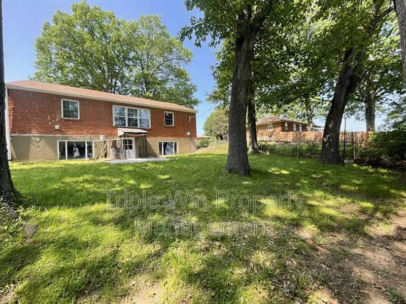 2 bed, 1.5 bath, 1132 sqft, $1,350 — Photo 3