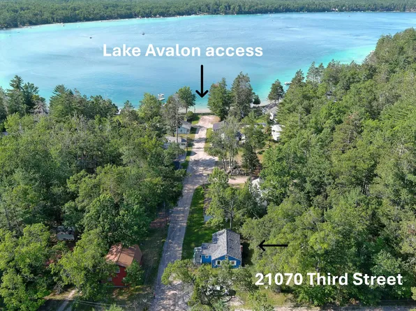 21070 3rd St, Hillman, MI 49746