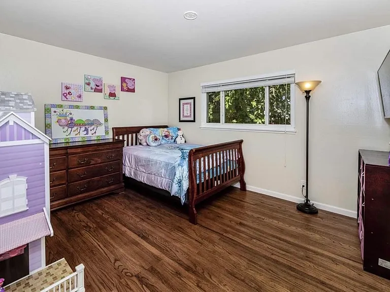 894 Santa Cruz Dr — Photo 9