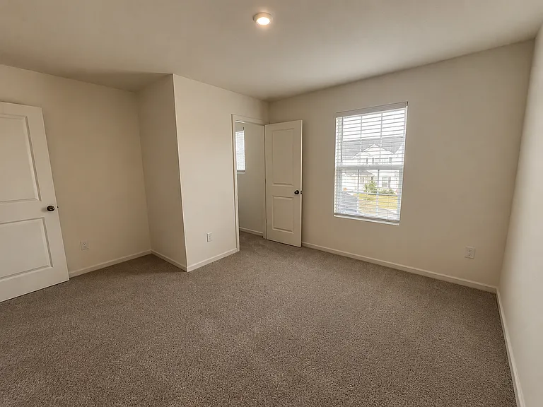 308 London Ct — Photo 26