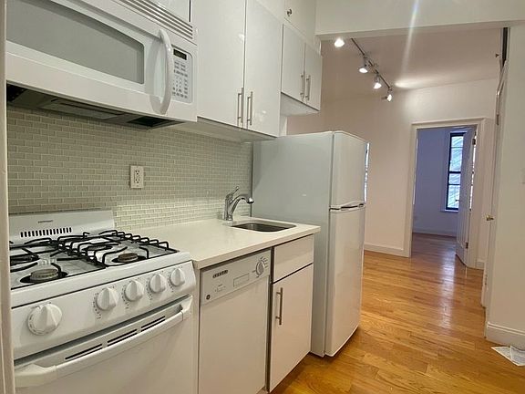 5th image of 172 Mulberry St APT 12