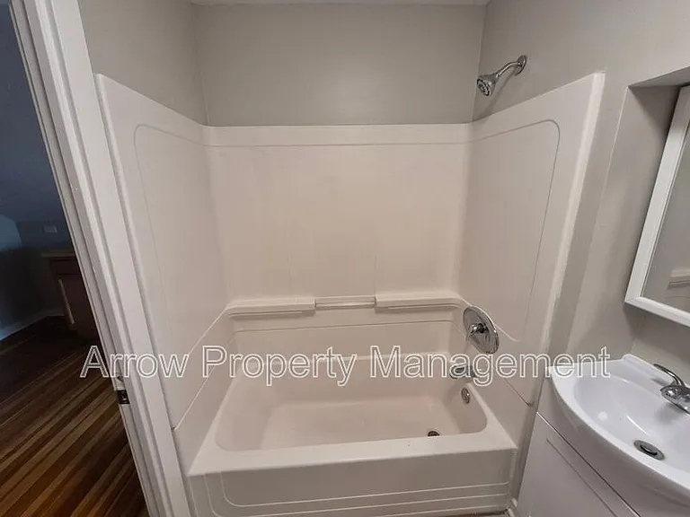 2727 P St #4 — Photo 12