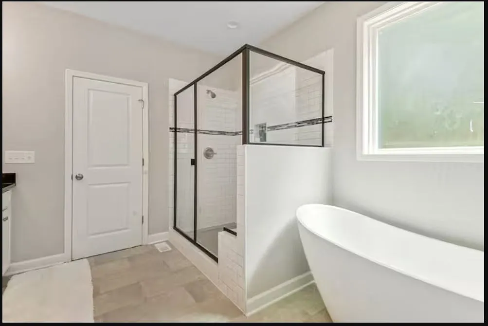 Lake House Sanctuary: Modern Elegance — Photo 2
