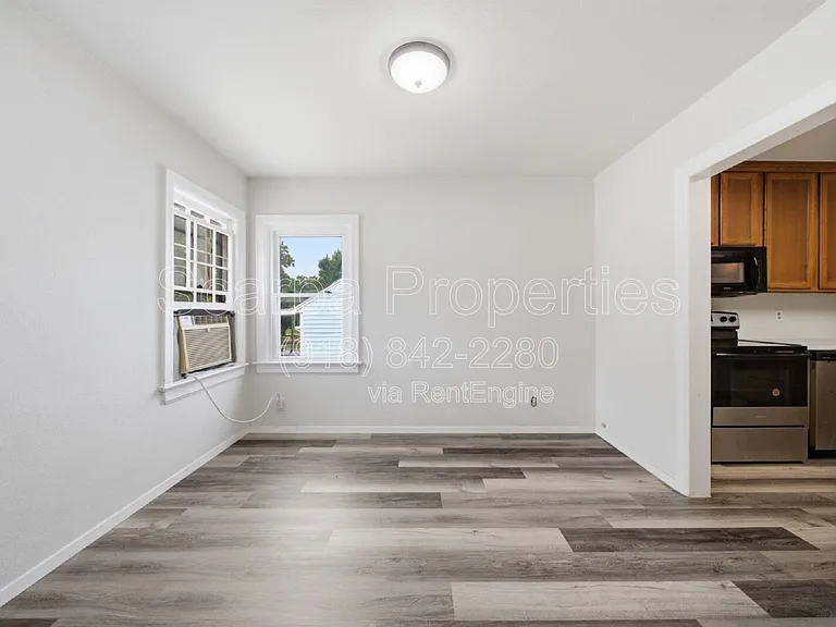 4530 E 6th St — Photo 7