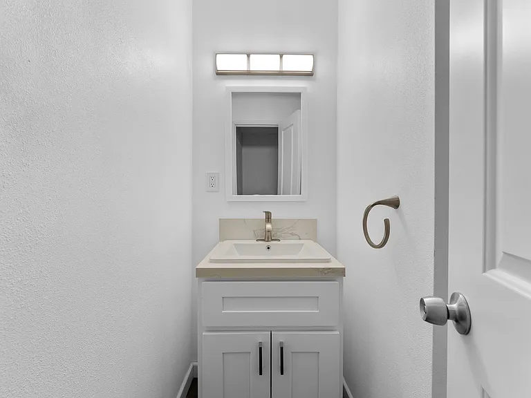 1615 Greenfield Ave — Photo 19