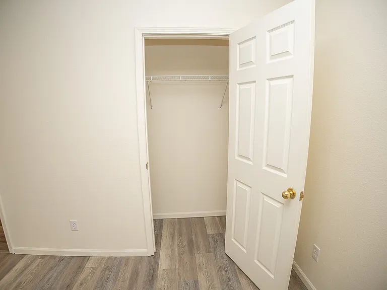 325 S Summit Dr #A — Photo 18