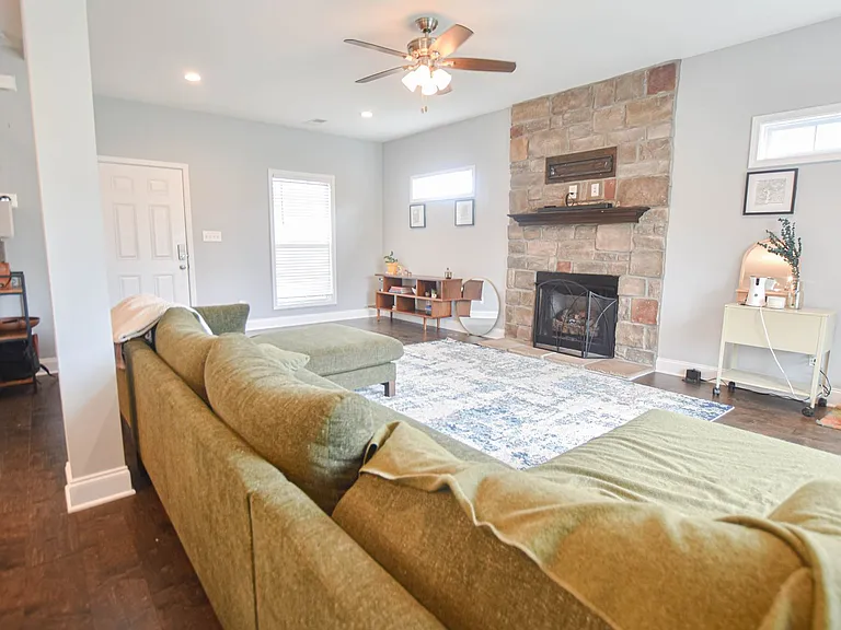 1048 Barnhill Rd — Photo 3