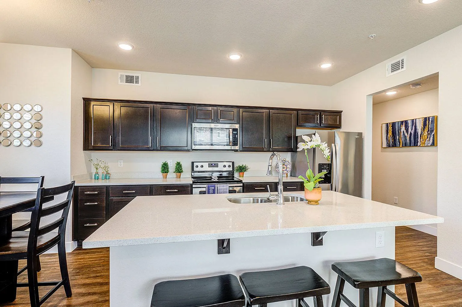 Bucking Horse Apartments — Photo 4