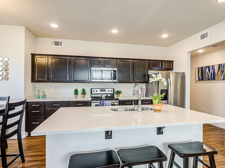 Bucking Horse Apartments — Photo 4