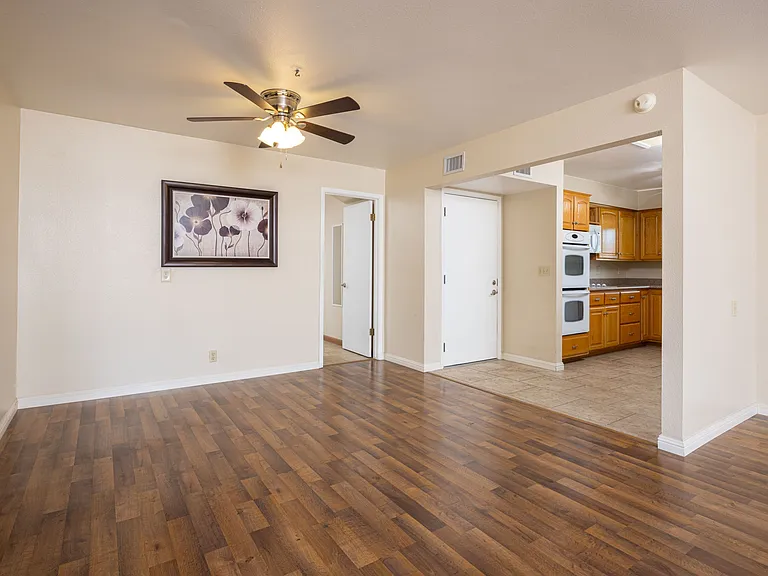 4613 E Escondido Ave — Photo 8