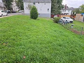 318 Fairview Ave — Photo 2