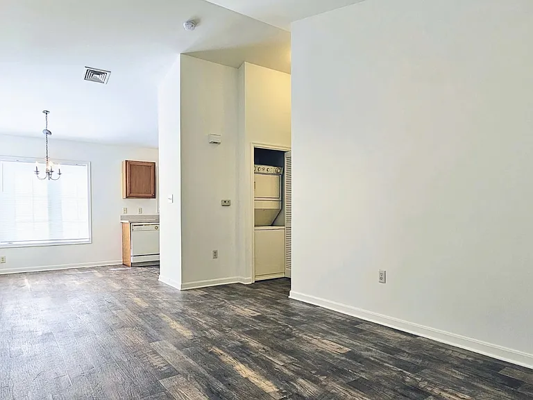 680 Wallingford Rd #106 — Photo 2