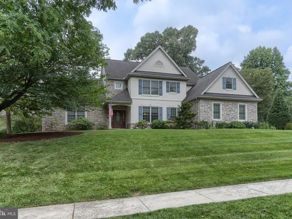 1035 Peggy Dr, Hummelstown, PA 17036