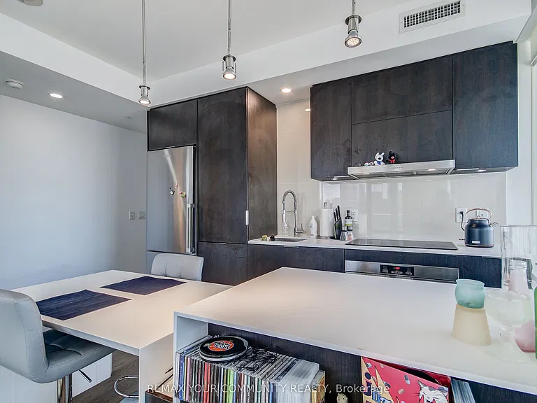 1 Bloor St E #2504 — Photo 5