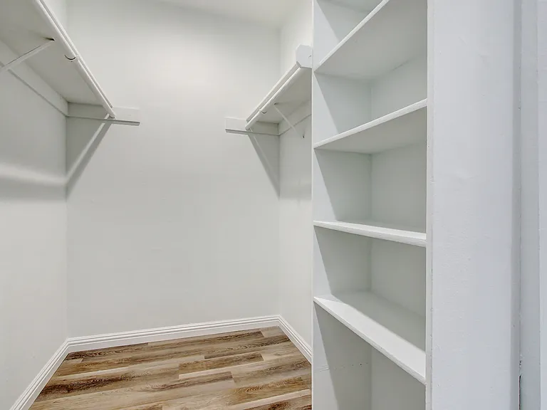 Country Club Apartments — Photo 78