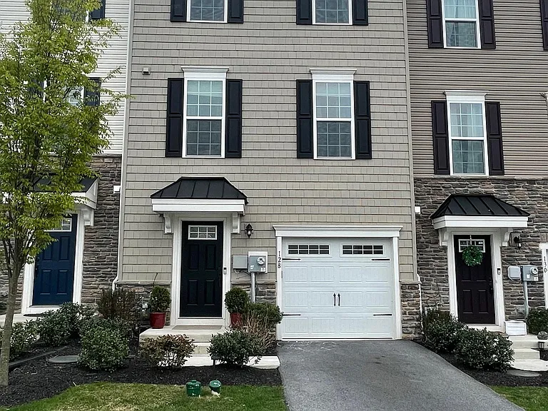 128 Mulberry Dr — Photo 1