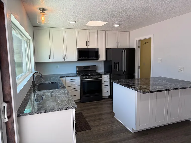 12013 Kashmir St NE — Photo 3