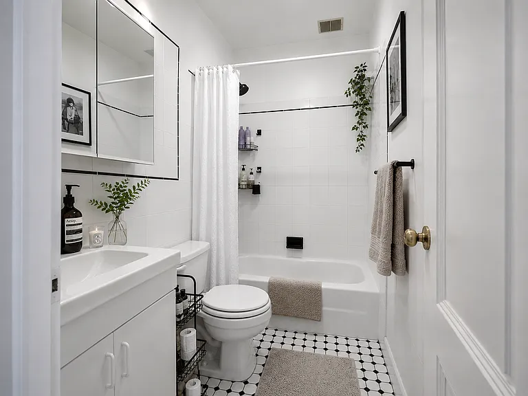 178 W Houston St #18 — Photo 5