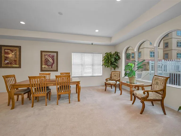 606 Wells Ct #202 — Photo 41