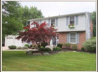 89 Carriage Cir, Williamsville, NY 14221