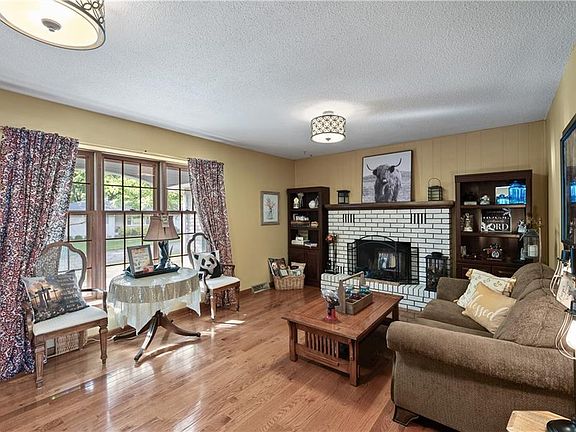 5th image of 513 Brown Circle Dr