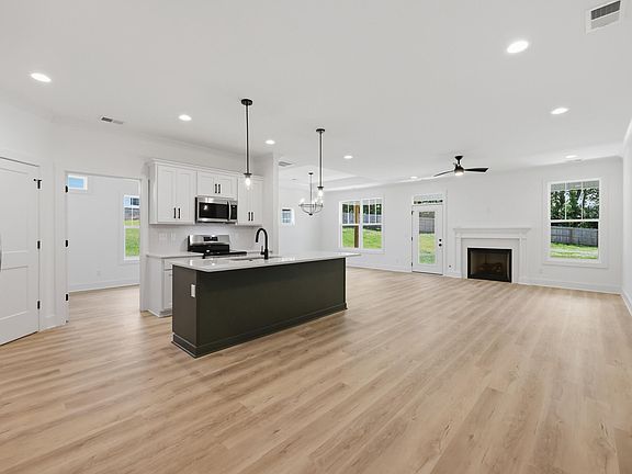 4th image of 240 Harbor Village Dr