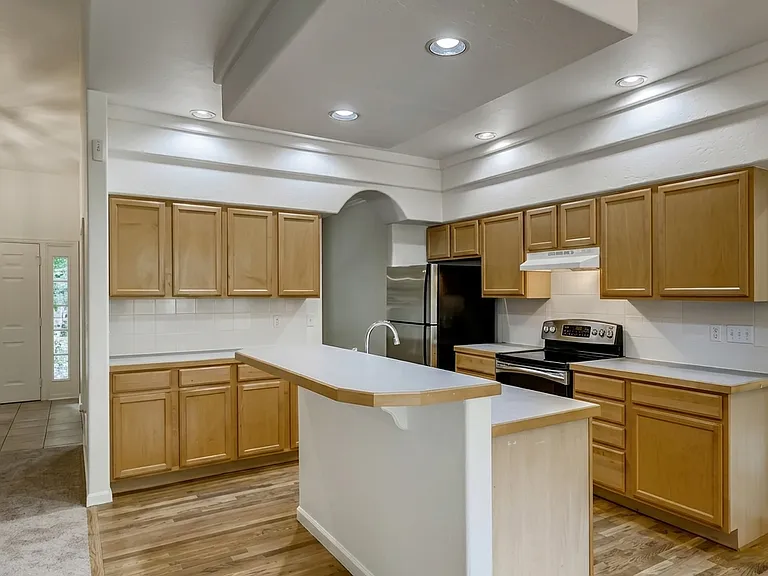 679 Allison St — Photo 11
