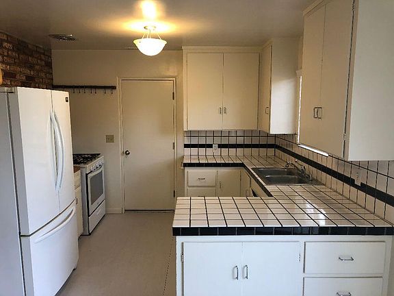 2nd image of 3925 Park Blvd