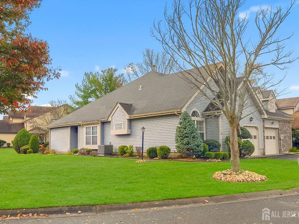 10 Ingram Dr #B, Monroe Township, NJ 08831