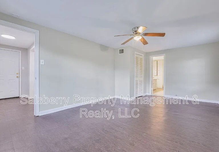 107 Windsor Ct — Photo 13
