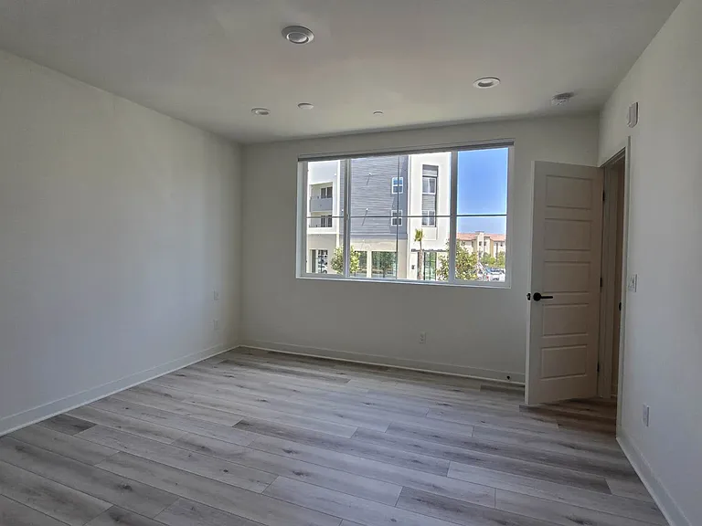 6118 Village Way — Photo 4