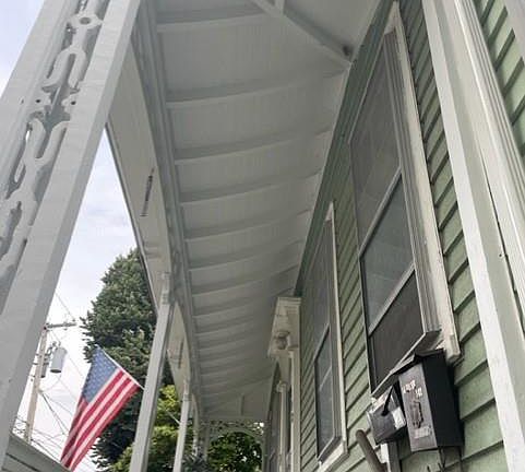 3rd image of 142 Bradford St