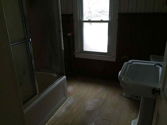 4th image of 8 Doty Ave