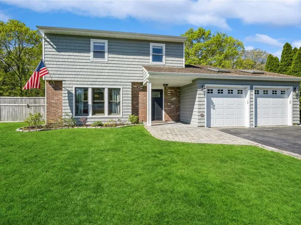 48 Singingwood Drive, Holbrook, NY 11741