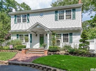 809 Meadow Rd, Smithtown, NY 11787