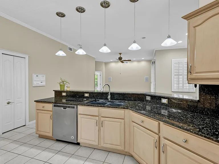 20 Woodford Ln — Photo 33