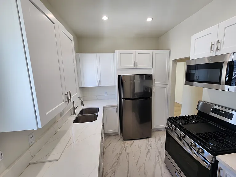 737 N Ridgewood Pl #1/2 — Photo 5