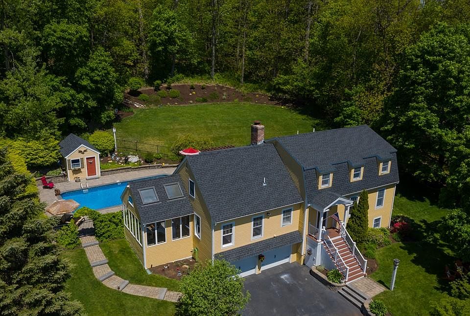 1st image of 6 Elaine Marie Dr