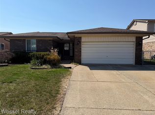 36675 Engleside Dr, Sterling Heights, MI 48310