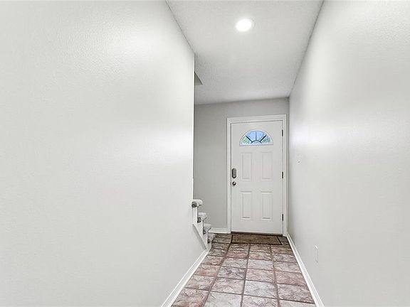 2nd image of 5 Hollycrest Blvd #5